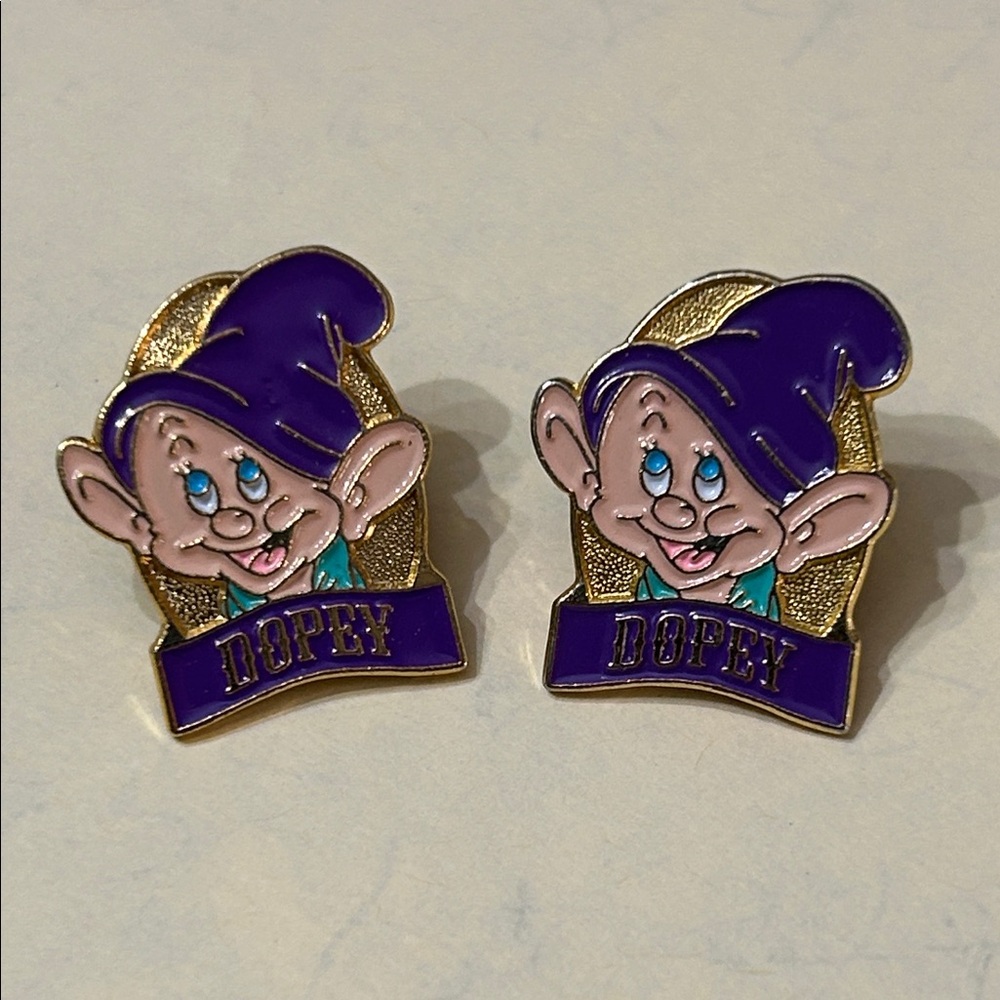 Disney Cute little hat pins collectibles
